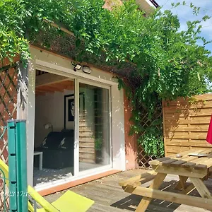 Apartment A Carreyrat Calme Et Verdoyant